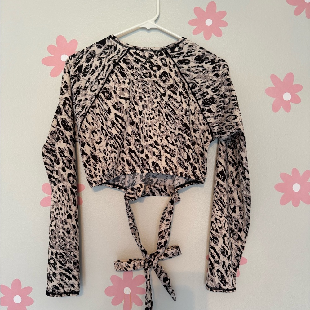 All in Motion Leopard Print Tie-Front Size-Large - Picture 3 of 3